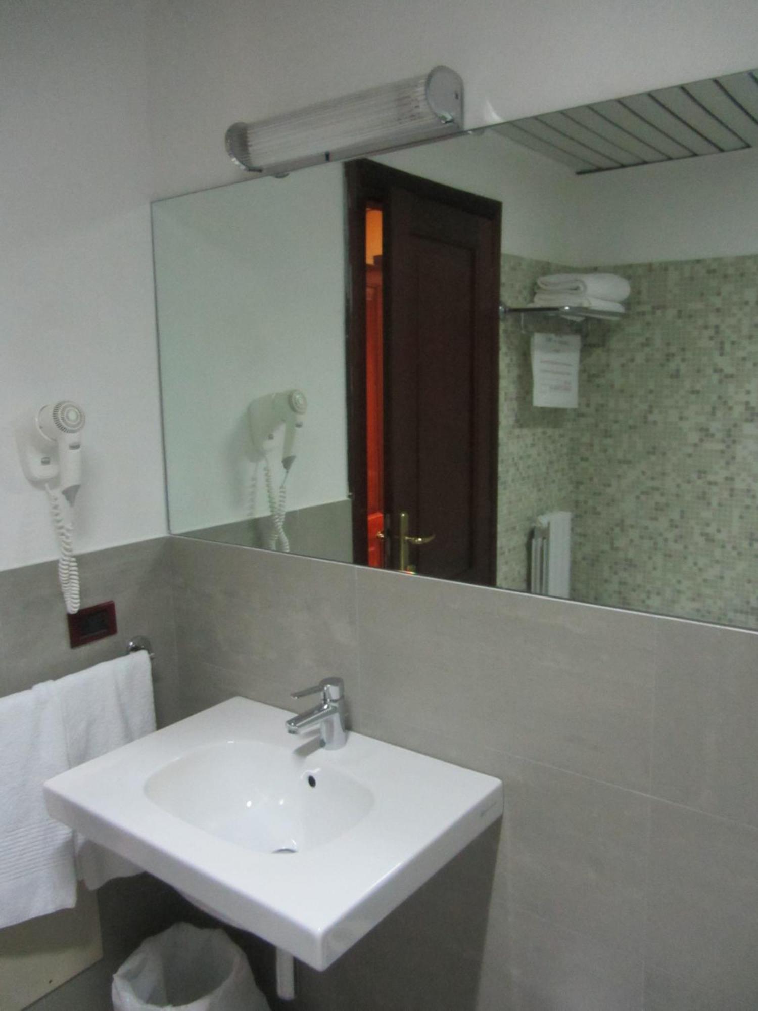 Hotel Leonardo Da Vinci Sassari Eksteriør billede